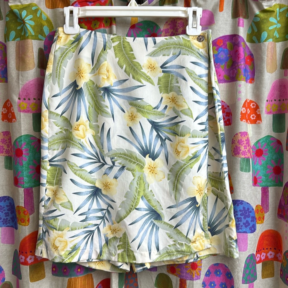 Pearl Head Bay Floral 100% Silk Skort. Size 6
